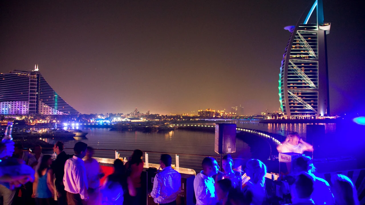 Nightlife in Dubai: Top 10 Must-Visit Nightclubs and Bars