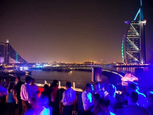 Nightlife in Dubai: Top 10 Must-Visit Nightclubs and Bars