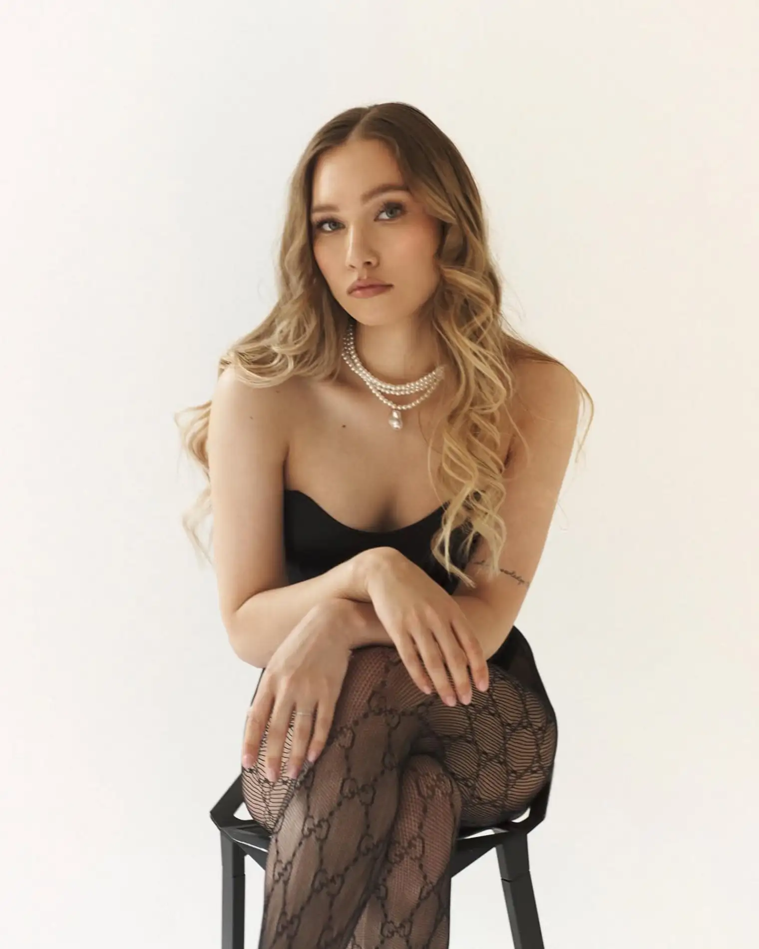 Alexandra escort in Paris