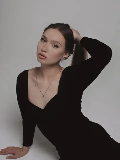 Alexandra escort in Paris