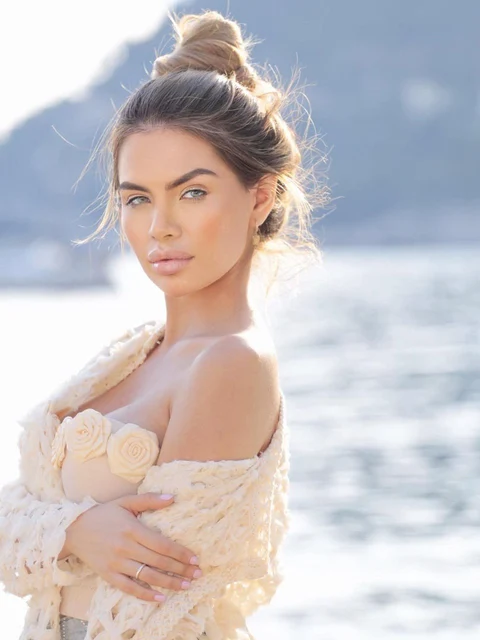 Aviana escort in Berlin