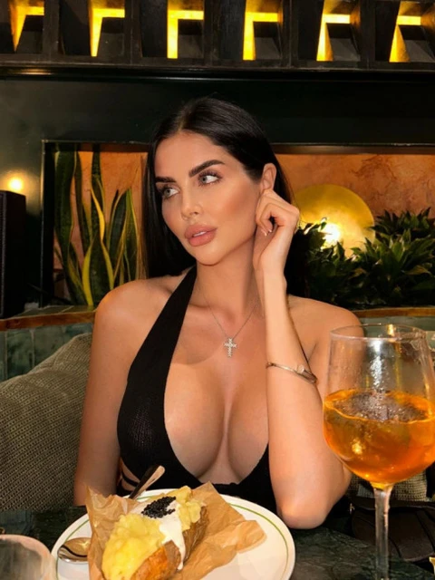 Briony escort in Berlin