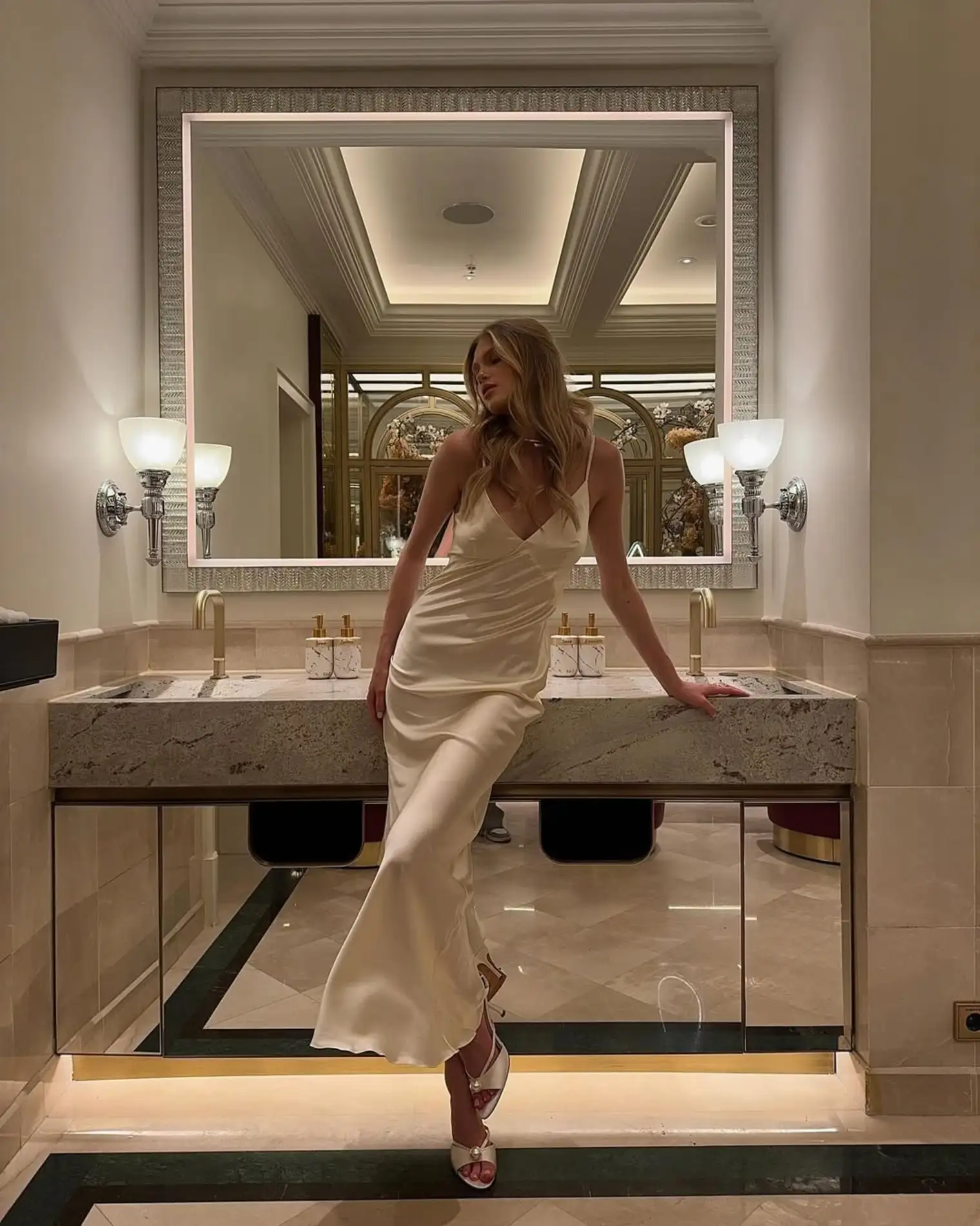 Caroline escort in Paris