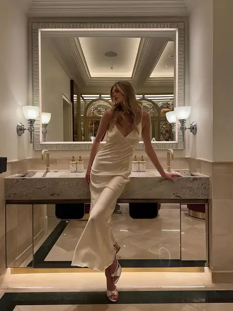 Caroline escort in Paris