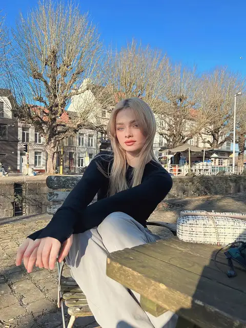 Charlotte escort in Paris