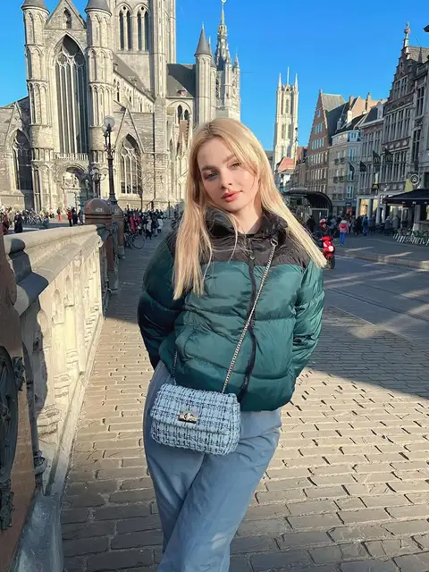Charlotte escort in Paris
