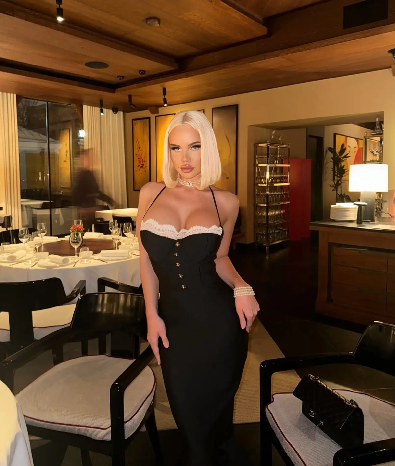 Eleanor escort in Paris