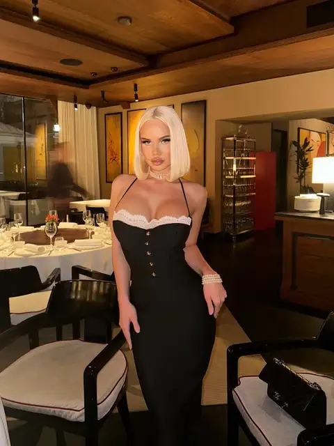 Eleanor escort in Paris