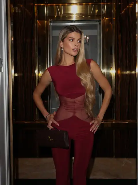 Evelyn escort in Paris
