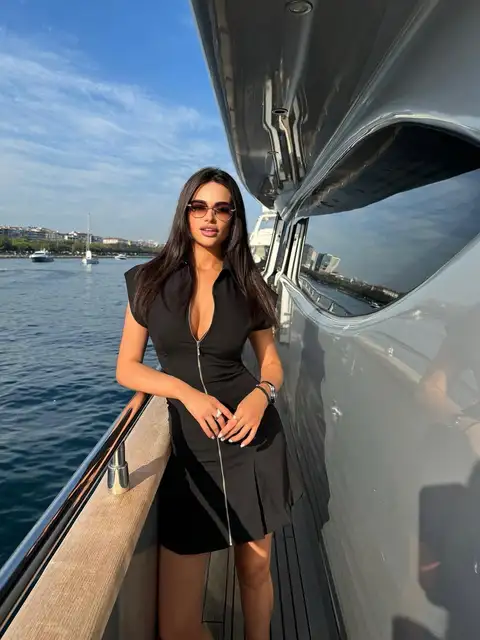 Helena escort in Paris