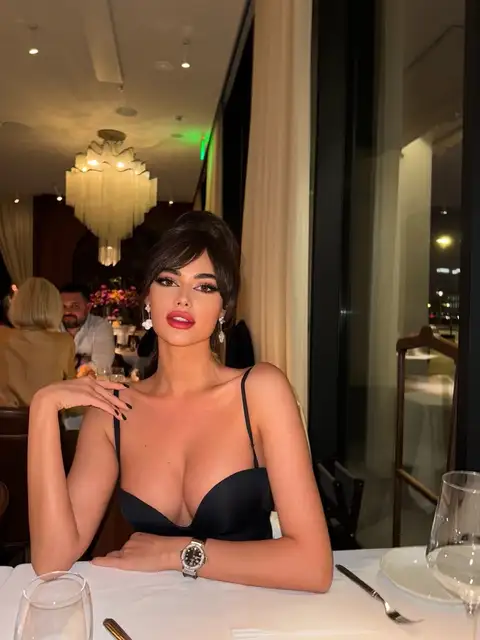 Helena escort in Paris