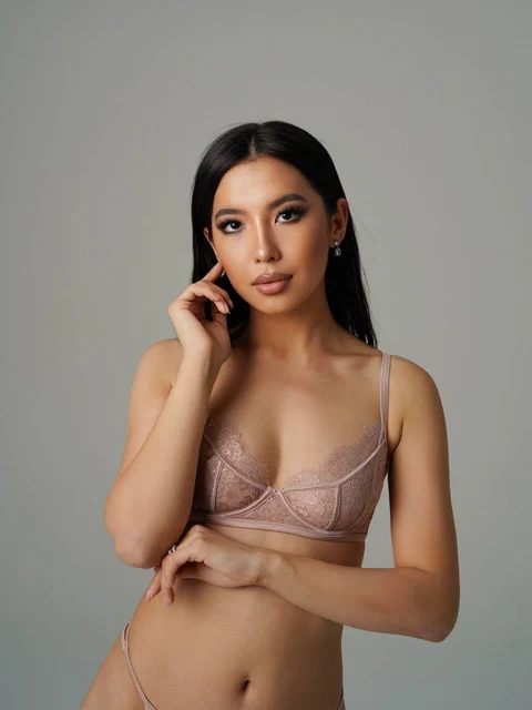 Idalia escort in London