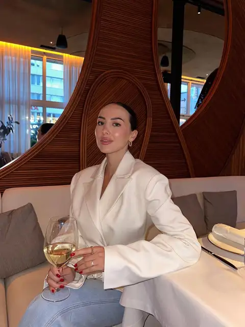 Juliette escort in Paris