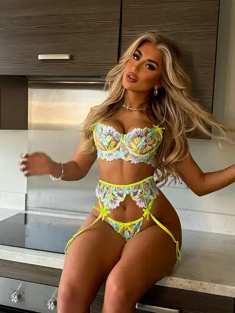 Lorielle escort in Paris