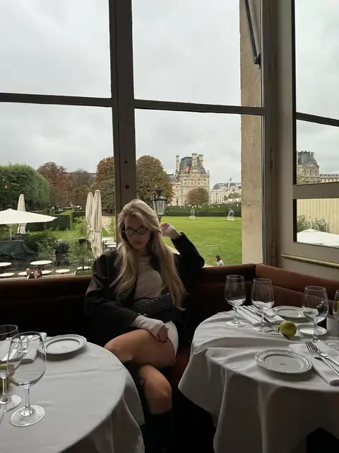 Olivia escort in Paris