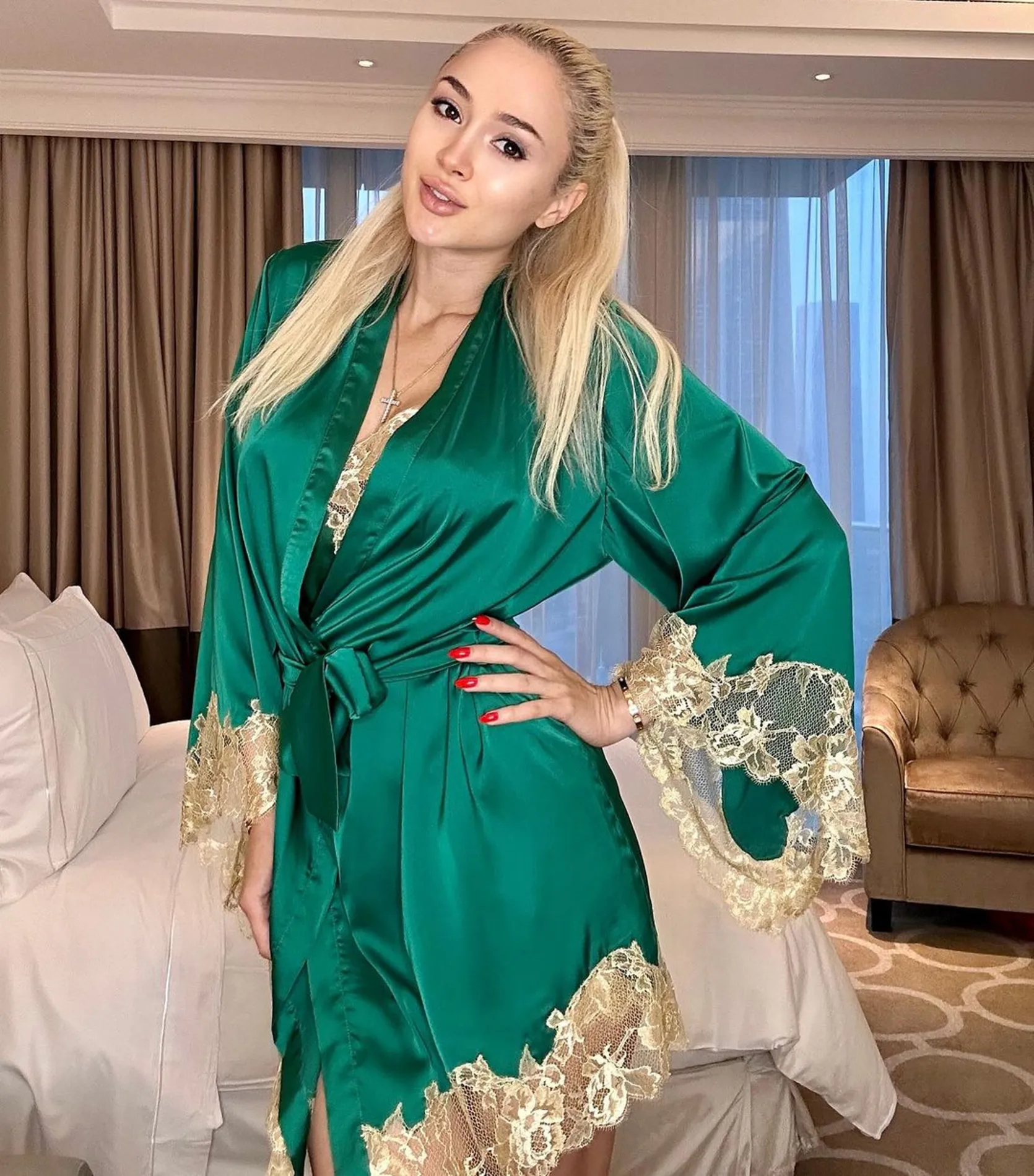 Philippa escort in Paris