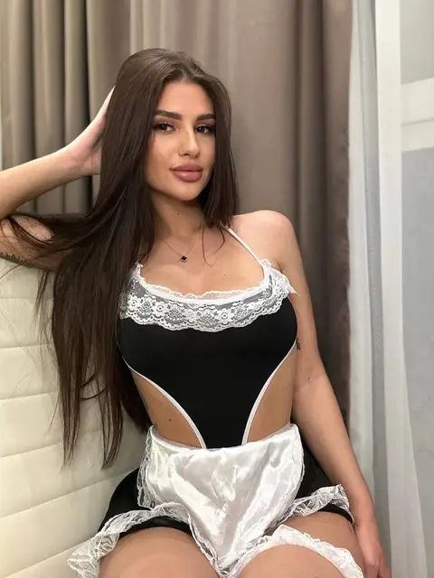 Romina escort in London