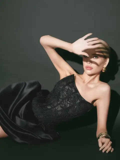Rosalie escort in Paris