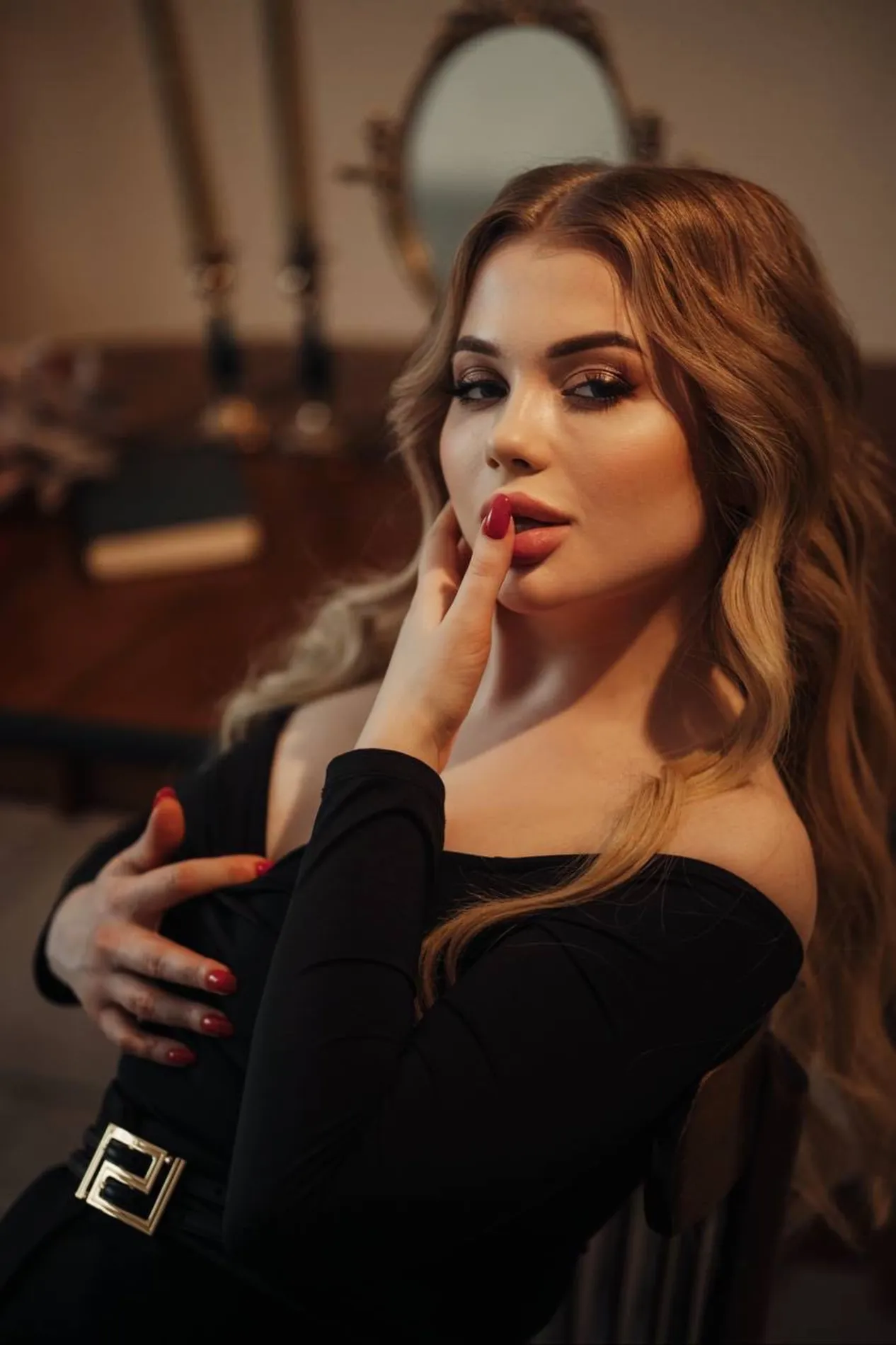 Solange escort in Paris