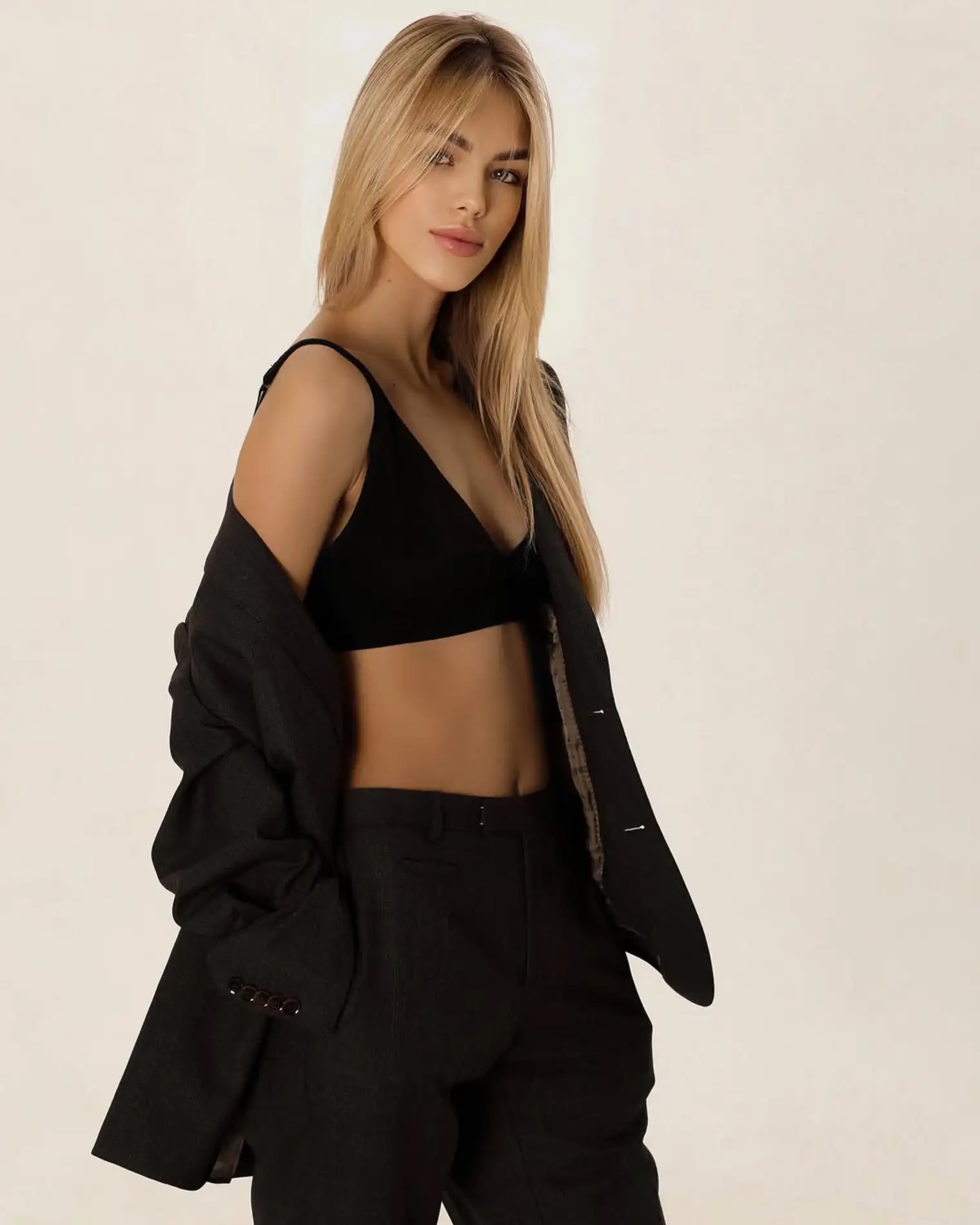 Sophia escort in Paris
