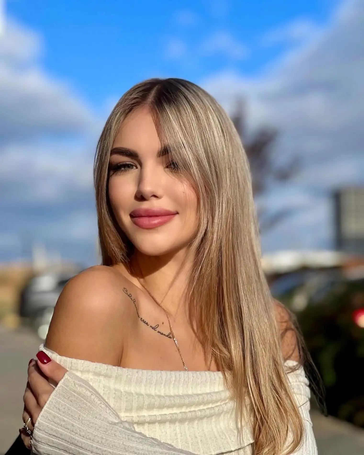 Sophia escort in Paris