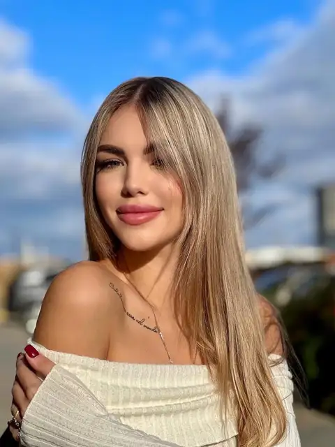 Sophia escort in Paris