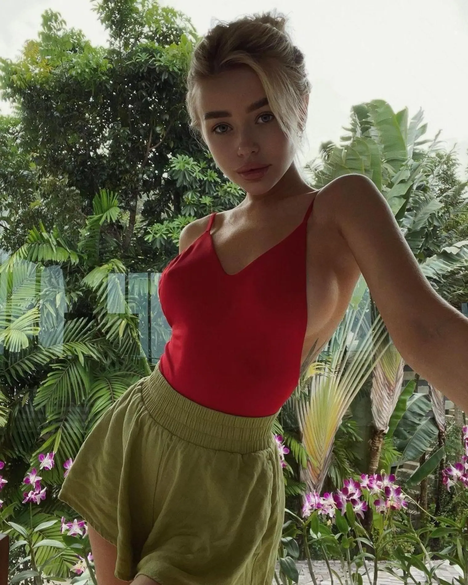 Tegan escort in Paris