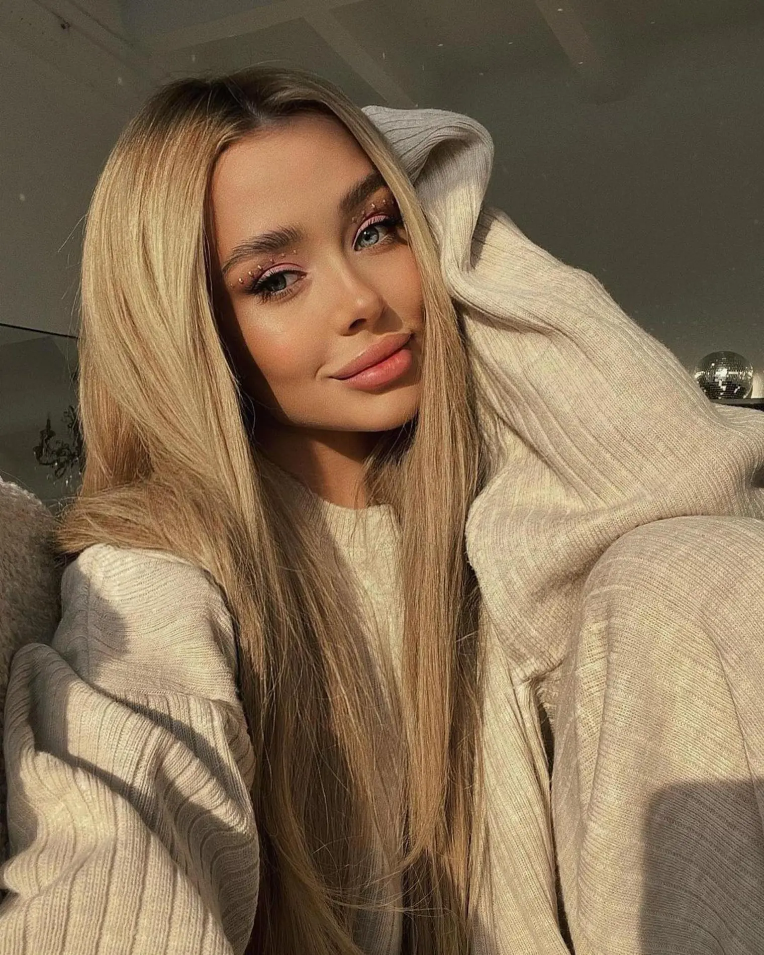 Tegan escort in Paris