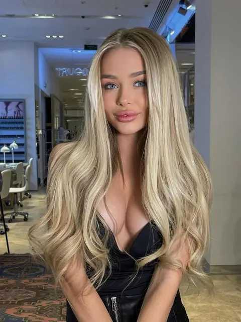 Tegan escort in Paris