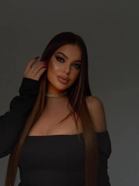 Thyra escort in Dubai