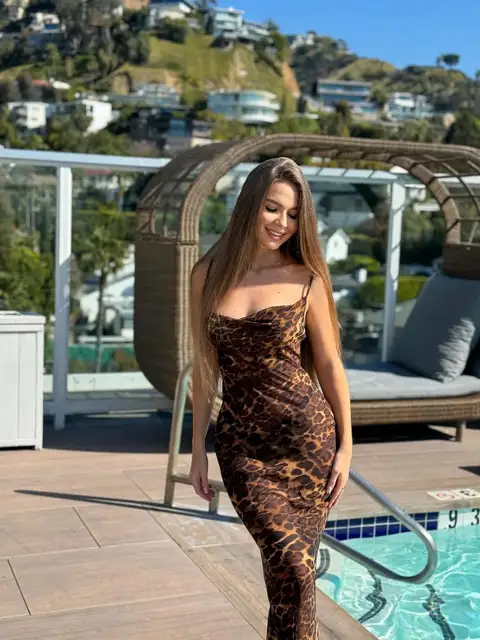 Victoria escort in Paris