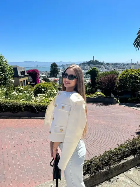 Victoria escort in Paris