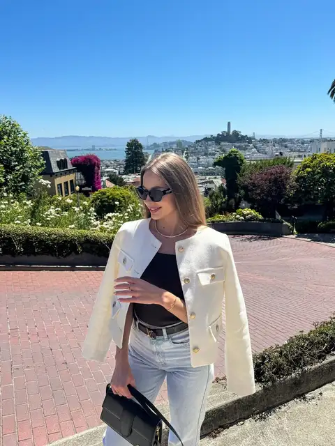 Victoria escort in Paris