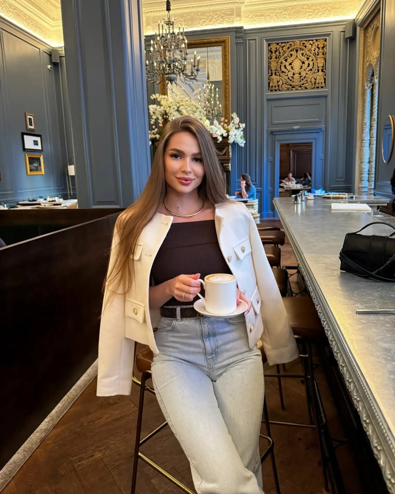 Victoria escort in Paris