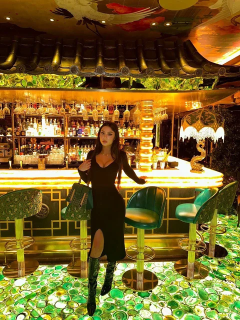 Violet escort in Berlin