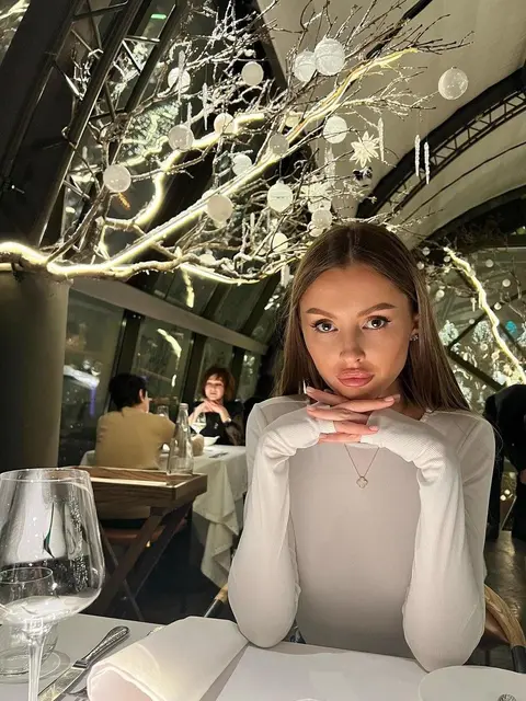 Waverly escort in Paris
