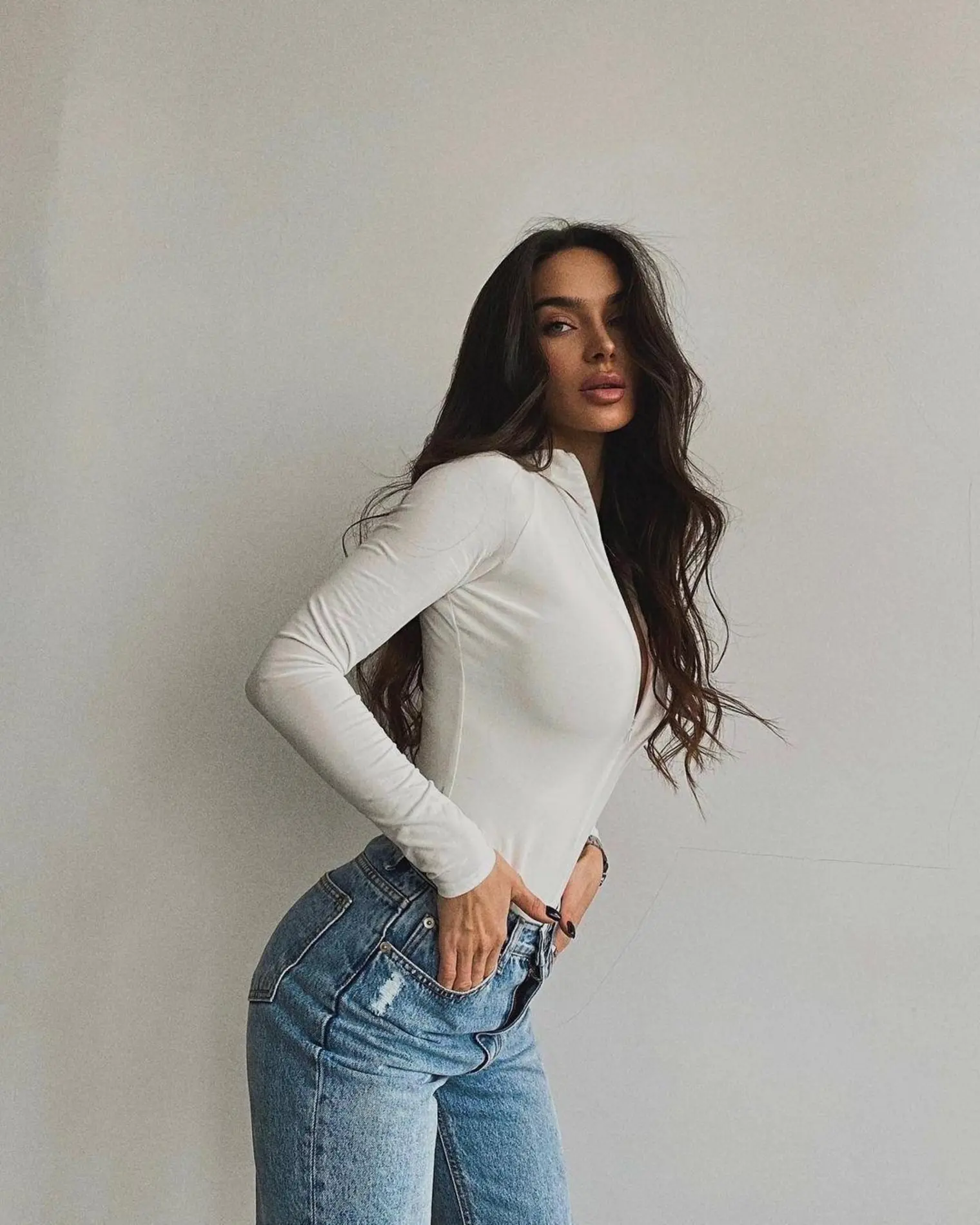 Willa escort in Paris