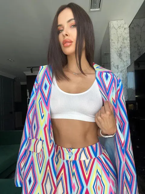 Yasmine escort in Paris