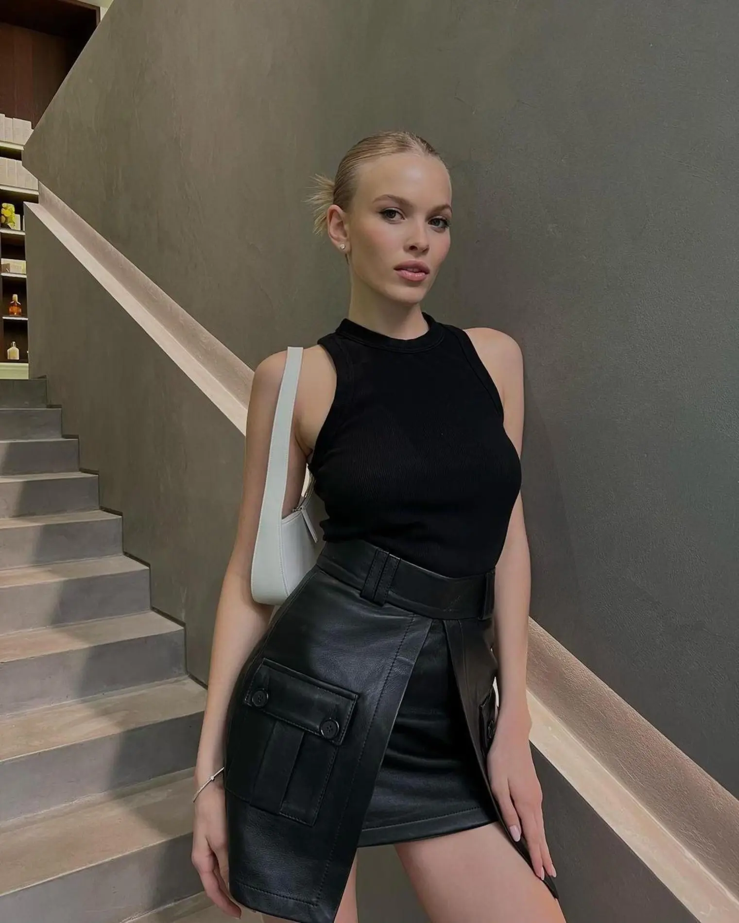 Zinnia escort in Paris