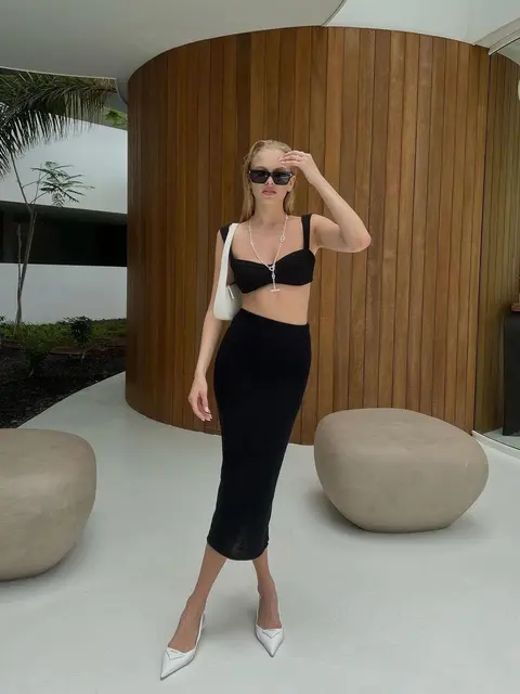 Zinnia escort in Paris