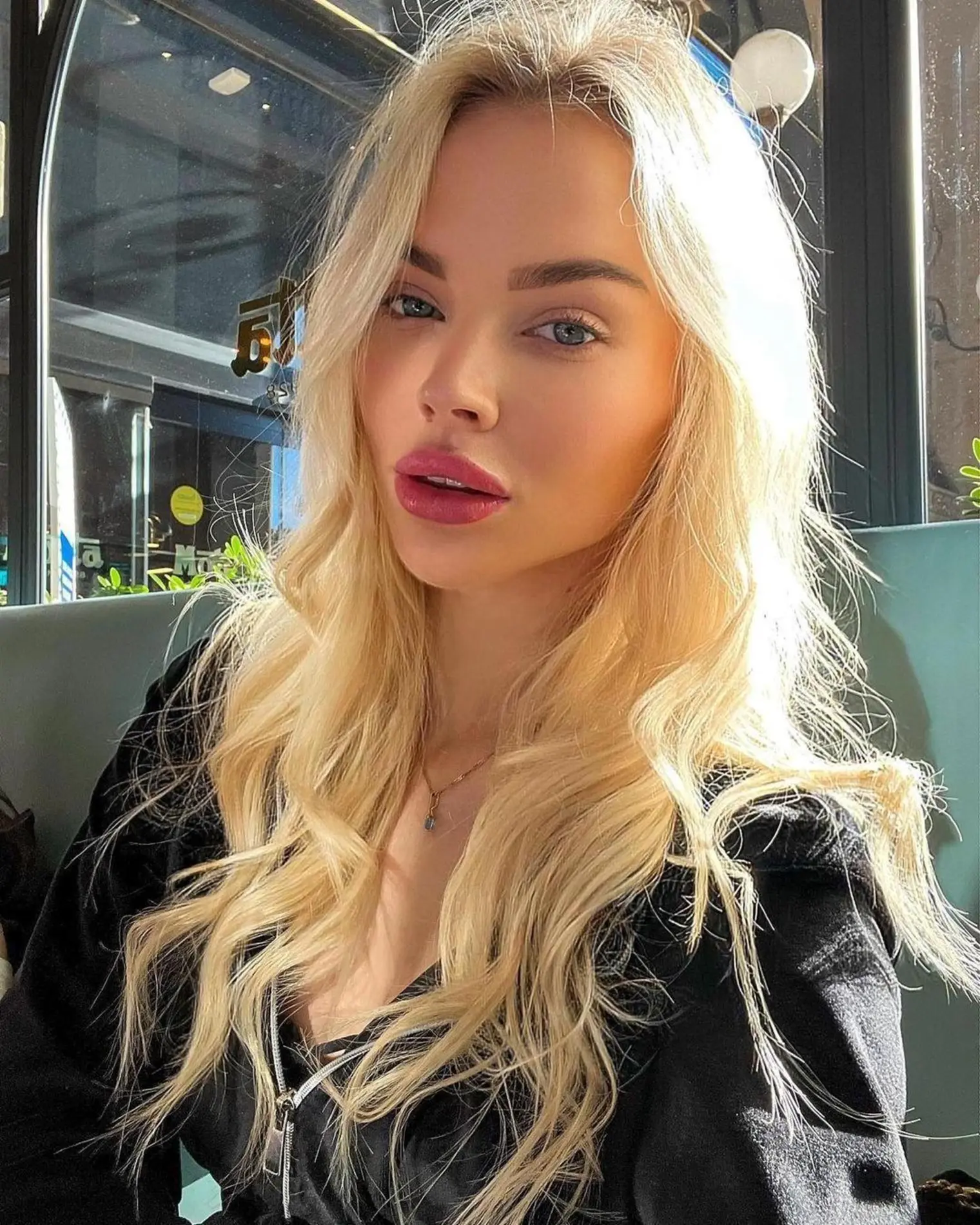 Zoelle escort in Paris