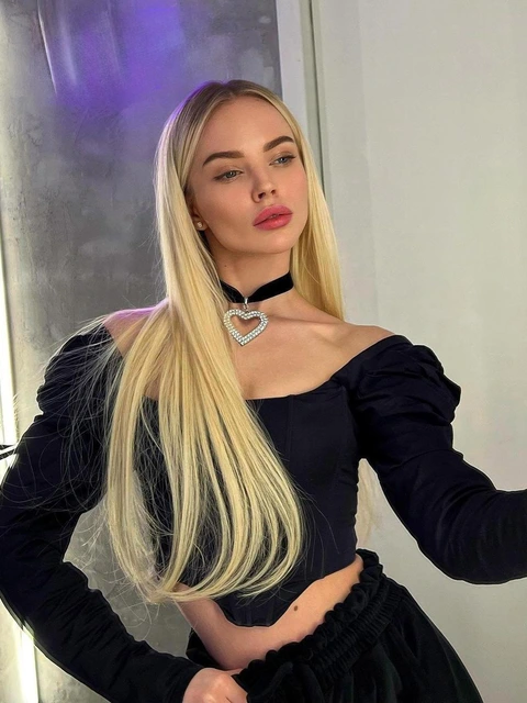 Zoelle escort in Paris